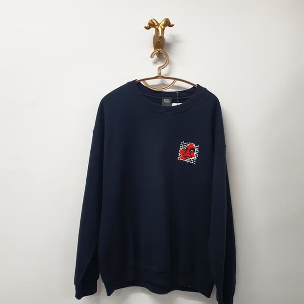 오베이 그래픽 스웻셔츠