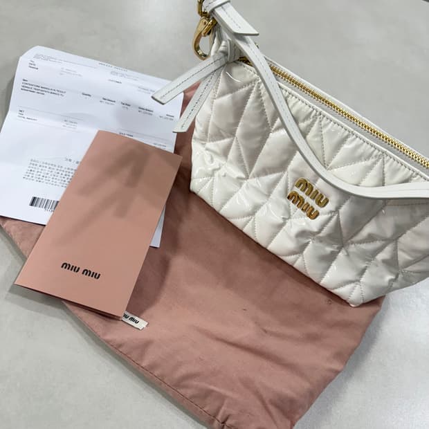 미우미우 스피릿 마쎄라테 화이트