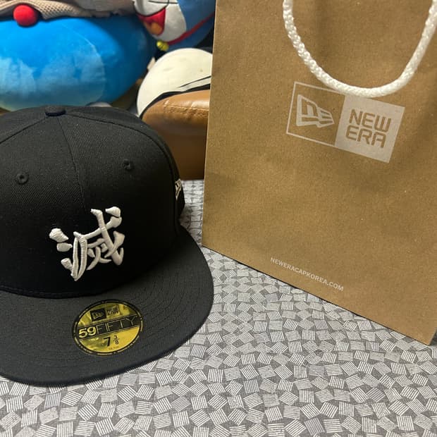 뉴에라 귀멸의 칼날 59FIFTY 캡 블랙 7 3/8