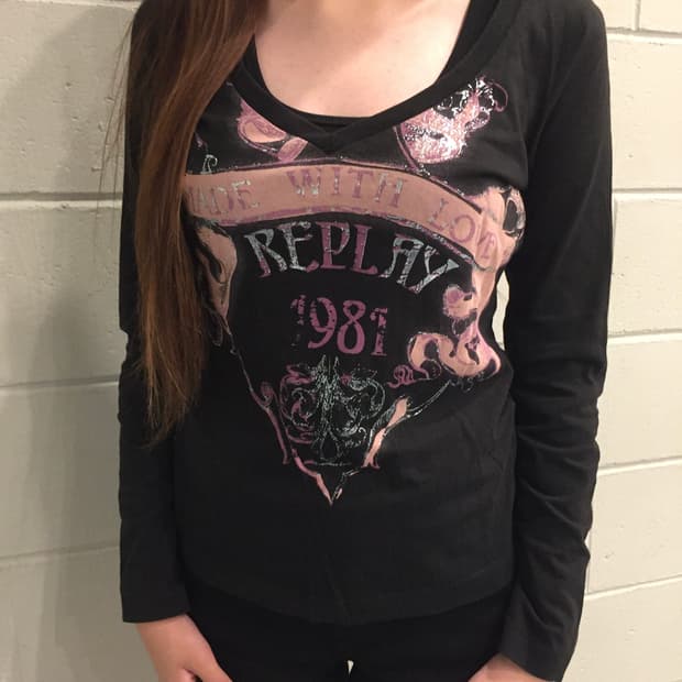 “Replay Punk V-neck Long-sleeve