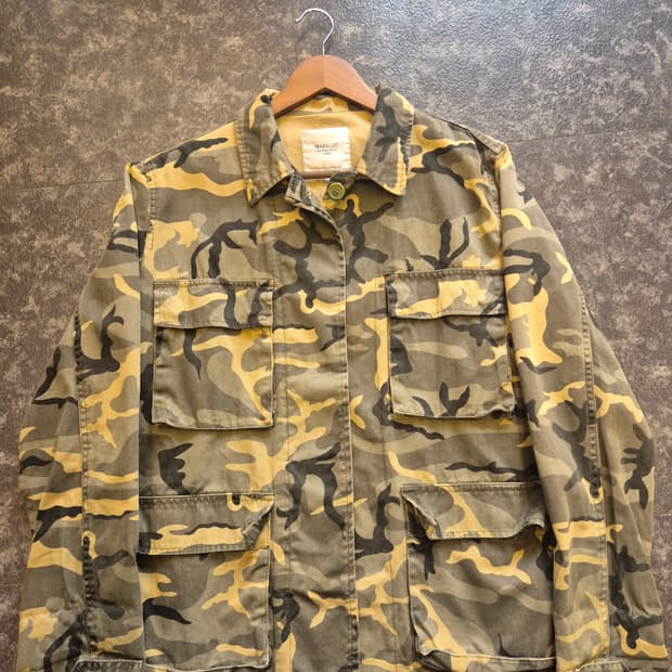 ZARA TRF 카모 밀리터리 자켓 판매합니다