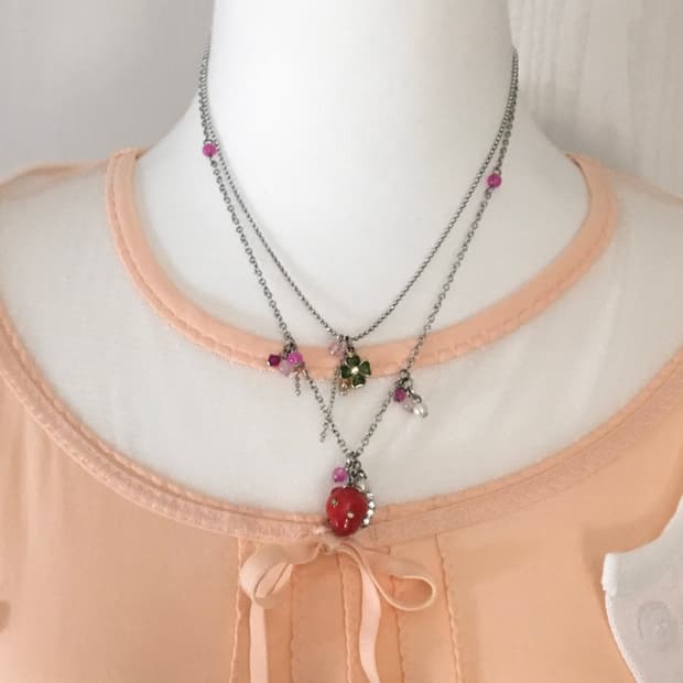 Anna sui strawberry&clover necklace