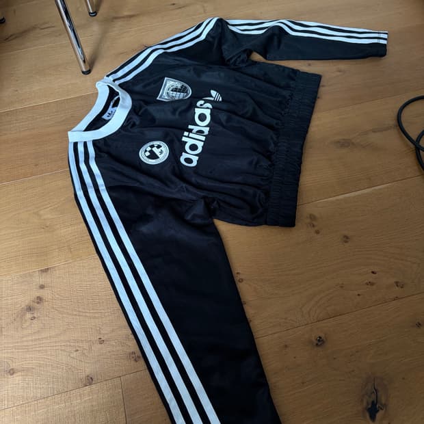 아디다스 풋볼 크롭 긴팔티셔츠 