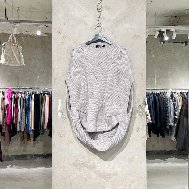 준야 와타나베 라이트 그레이 피규어 쉐입 니트 베스트