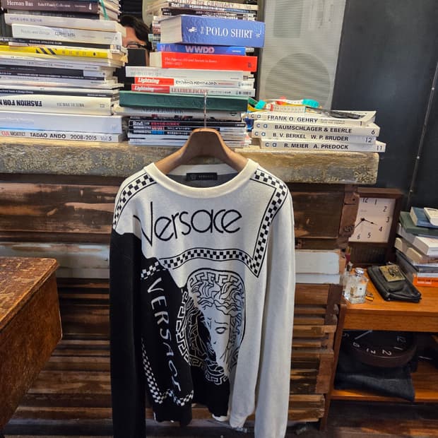 지아니 베르사체 니트