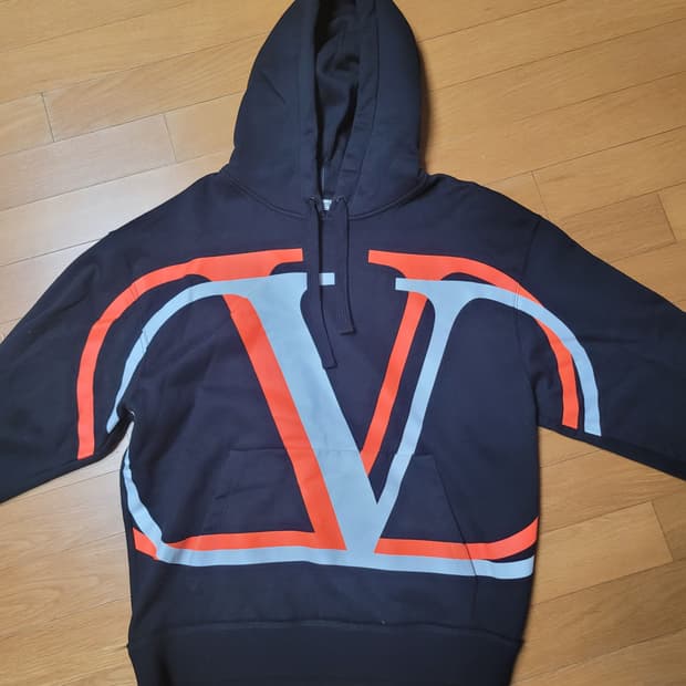 발렌티노 더블V 블랙 후디