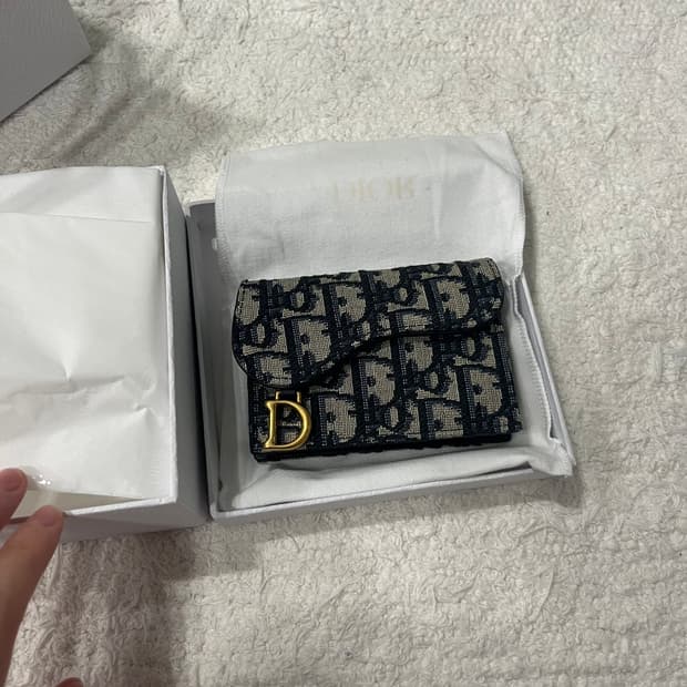 디올 카드지갑 새상품