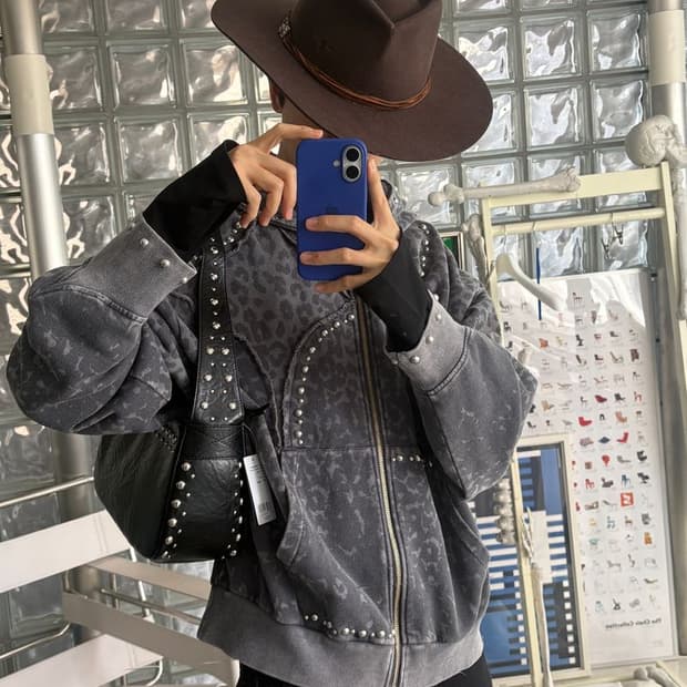 STUD BLEACH LEOPARD ZIP HOODIE