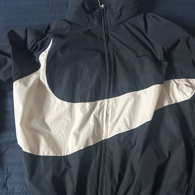 나이키 스우시 바람막이