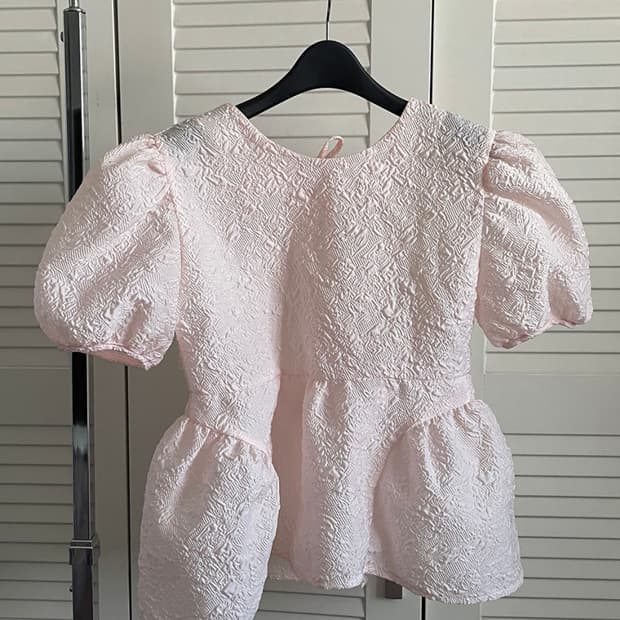 노이어룸 리아 퍼프 블라우스 핑크