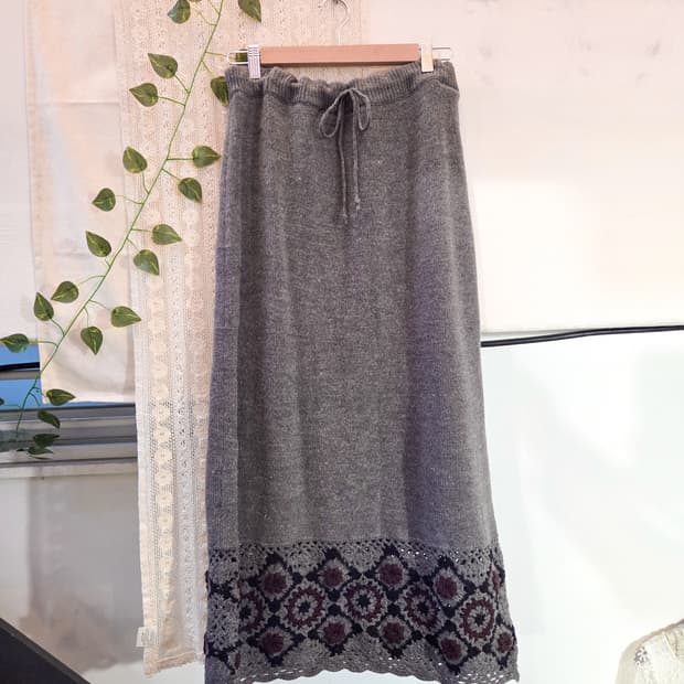 밑단 모티브 니트 롱스커트