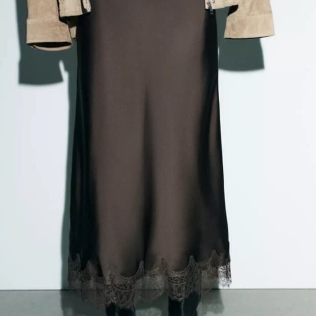 자라 레이스 헴 새틴 롱스커트