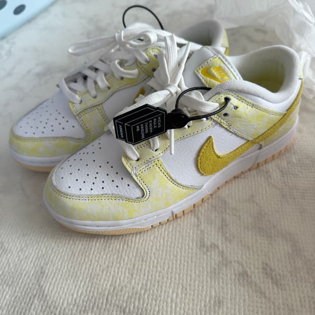 나이키 덩크 로우 옐로우 스트라이크