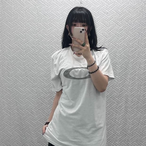 오클리 빈티지 캐주얼 빅로고 화이트크림 반팔티 L C11868