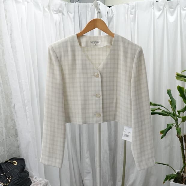 Lamballe 크롭 노카라 체크 자켓 2216