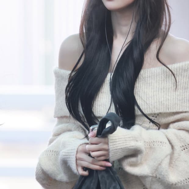 블랙업 케네드 펀칭 오프숄더 울니트