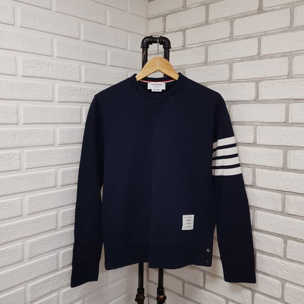 [3/정품] 톰브라운 사선완장 맨투맨 네이비