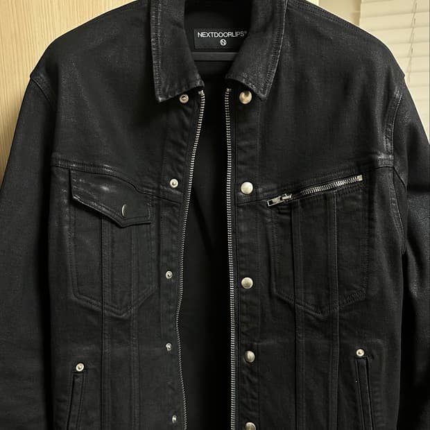 COATED TRUCKER JACKET BLACK 넥스트도어립스 트러커