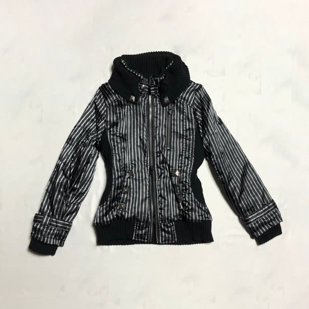 스트라이프 스터드 리브 점퍼