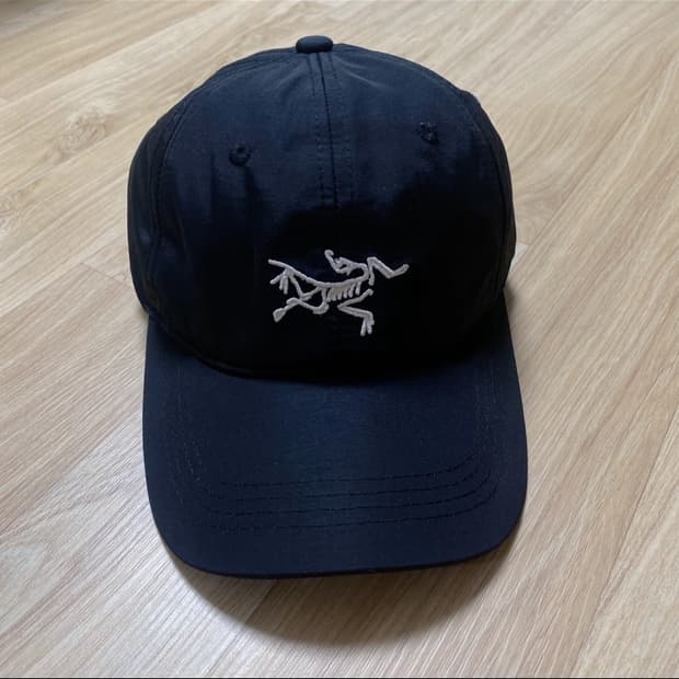 아크테릭스 블랙 볼캡