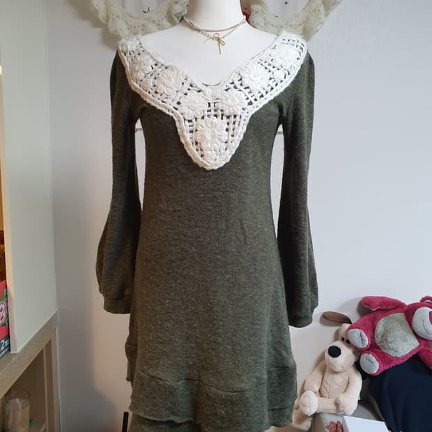 [모리걸] 니트 원피스 카키색 레이스 장식