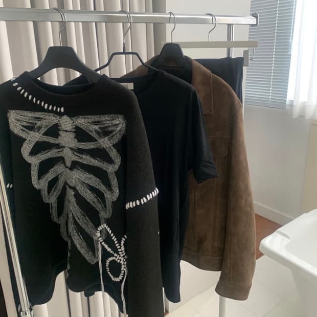 써저리 본 니트 