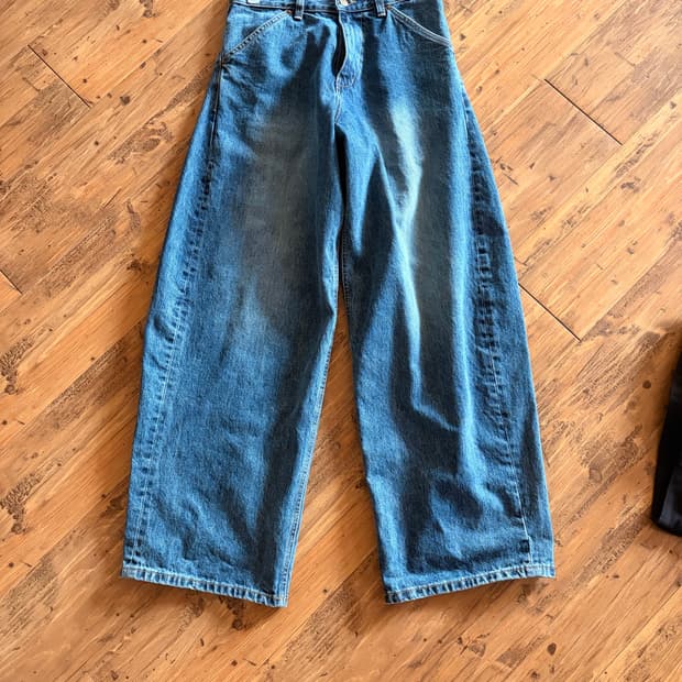 해칭룸 커브드팬츠 판매