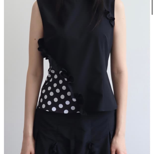 바하윤 DOT RUFFLE SLEEVELESS