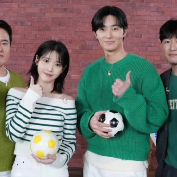 렉토 디스트로이드 박서준 크루넥니트 그린