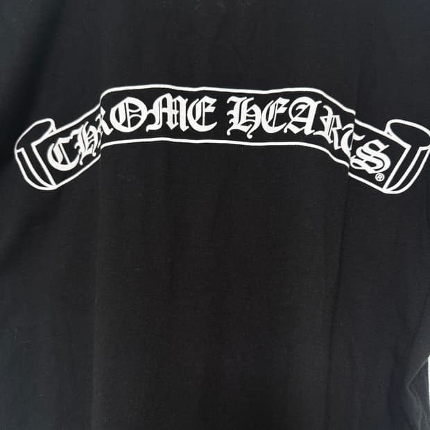 크롬하츠 스크롤 로고 티셔츠