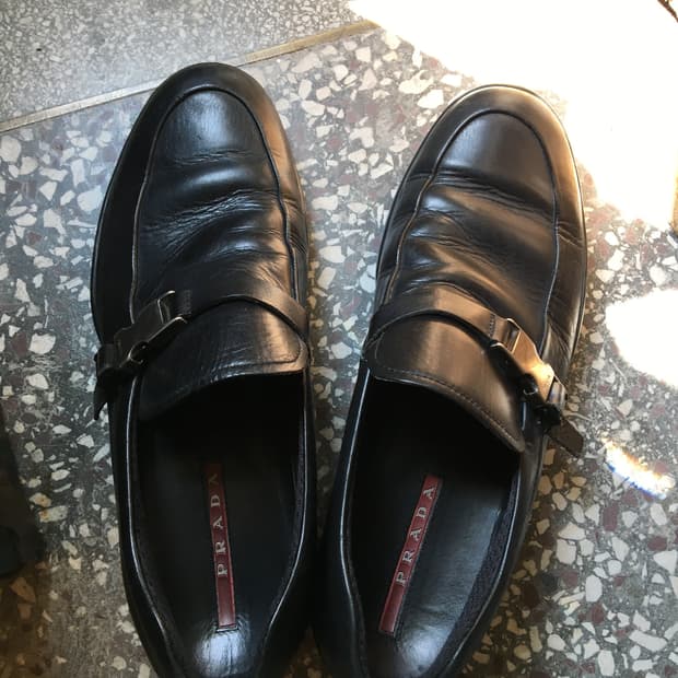 프라다 버클 로퍼