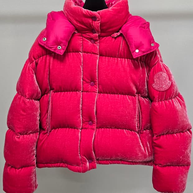 몽클레어 여성 핑크 벨벳 숏 패딩 0사이즈 판매