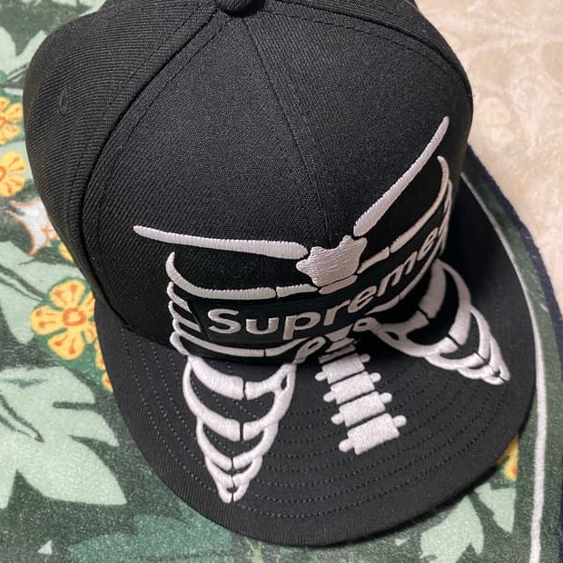 슈프림 본즈 박스로고 뉴에라 블랙 758/60.6cm