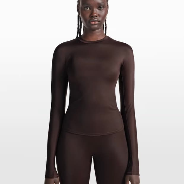 나이키스킴스 샤인 긴팔 크루넥 탑