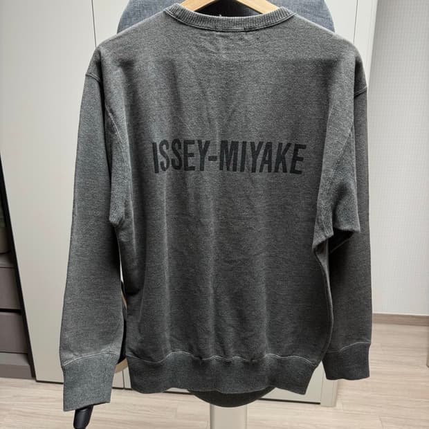 ISSEY MIYAKE 맨투맨