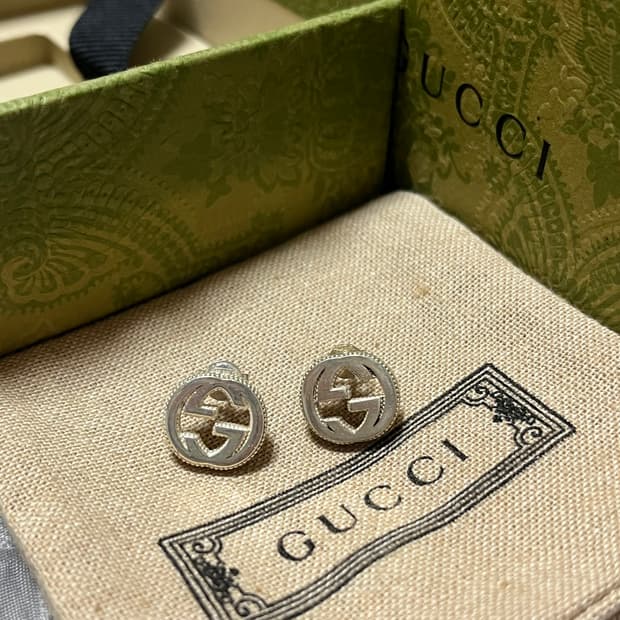 구찌 인터로킹 G 실버 귀걸이 이어링 (감정서 있음)