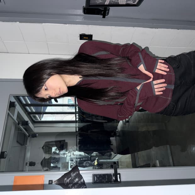 혜인서 백 오픈 슬래쉬드 집업 탑