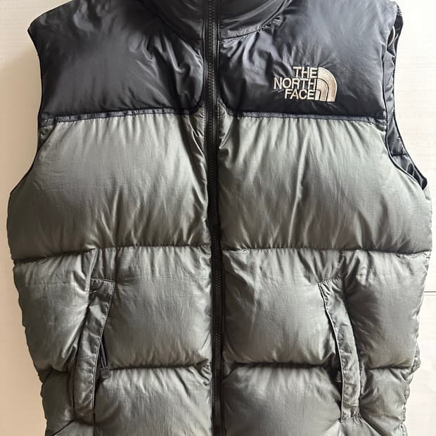 NORTHFACE 노스페이스 차콜 중앙 로고 조끼 패딩