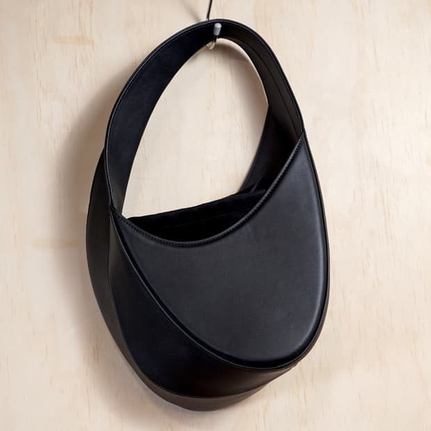 2728 Sac Eclipse 레더 토트백(정가 85만원)