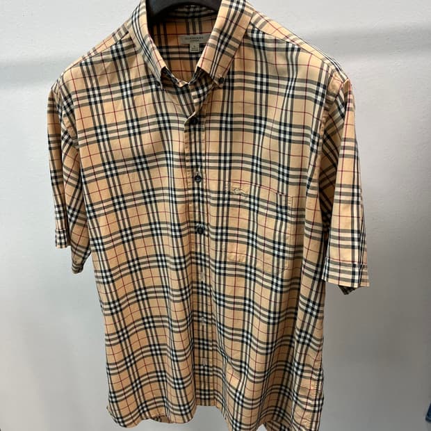 105-110) 버버리 체크 반팔셔츠