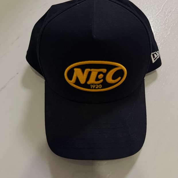 뉴에라 'NEC 1920' 볼캡 및 트러커 캡