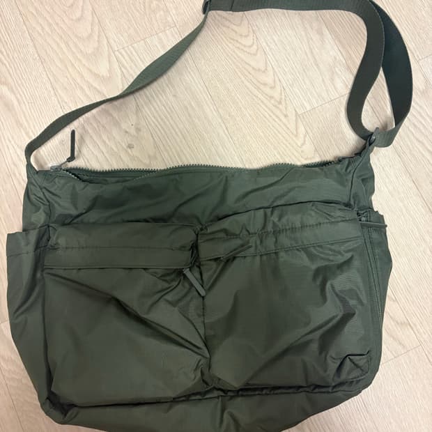 유니클로 크로스백