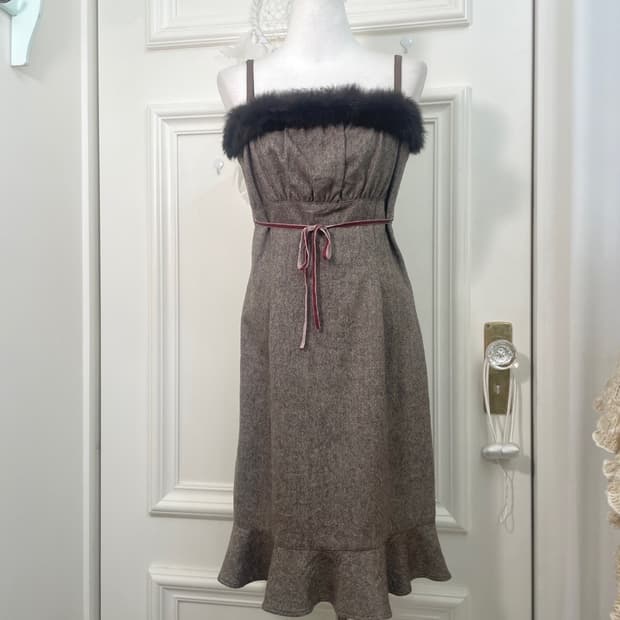 brown bust fur shirring ruffle opc