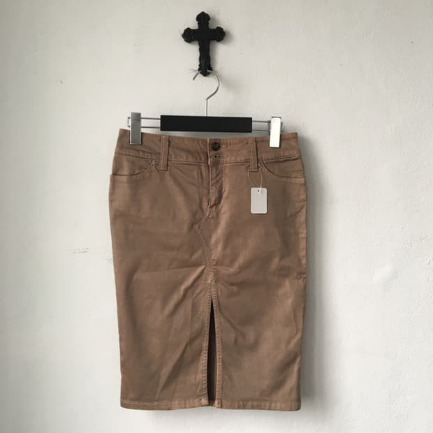 Slim fit mid iskirt