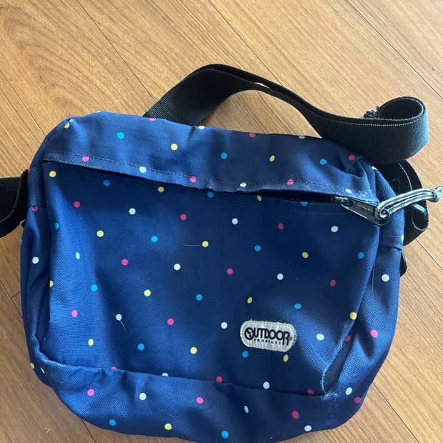 아웃도어 도트 크로스백