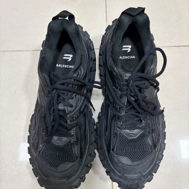 발렌시아가 디펜더 블랙 43