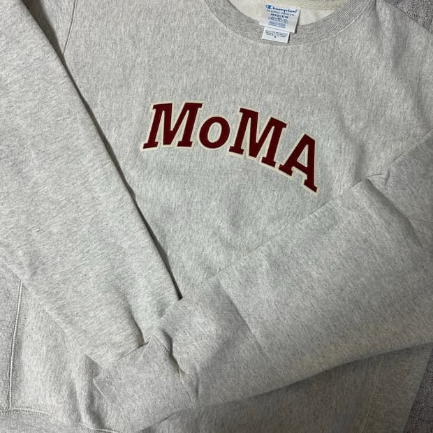 MoMA 모마 챔피온 맨투맨 오트밀