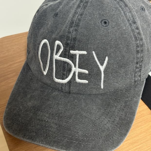 Obey 모자