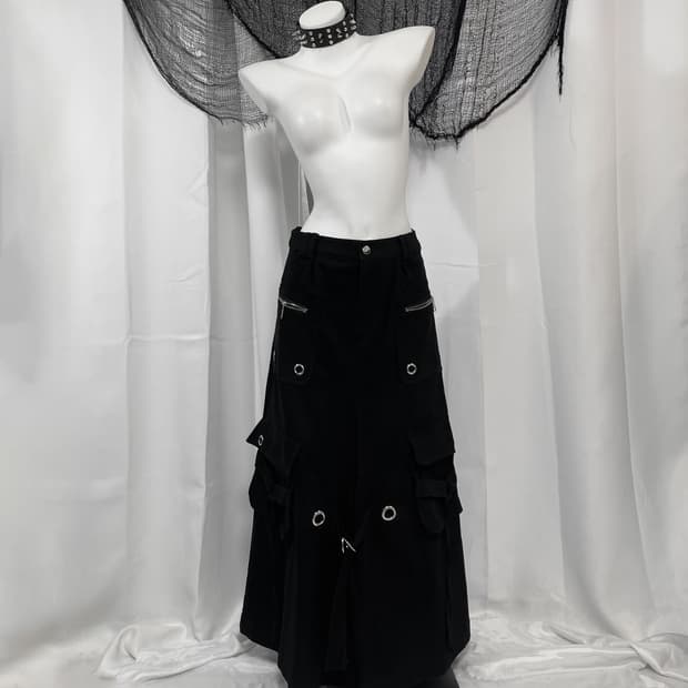 detail long skirt