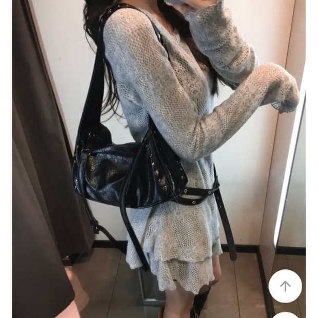 스터드 블랙 레더 숄더백